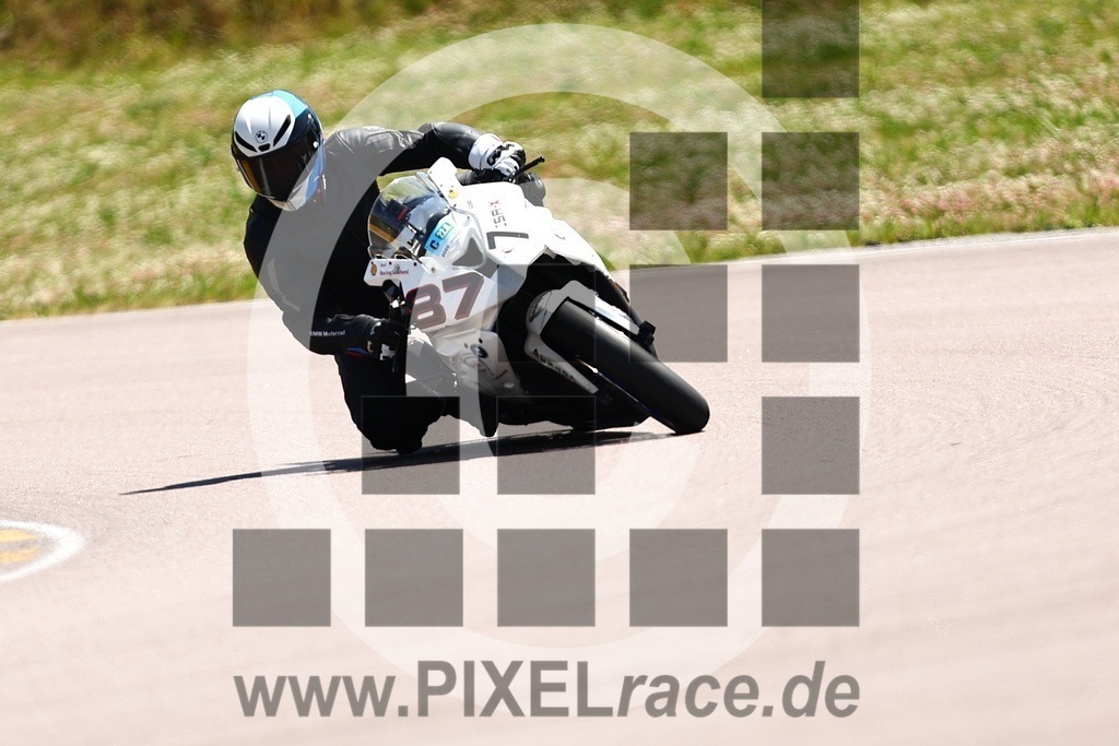 0877-20250622_01474 | Schöne Erinnerungen an spannende Momente - das festzuhalten ist unser Job. PIXELrace.de ist seit 2003 auf den Rennstrecken Europas unterwegs um die Action draußen beim Fahren und die wunderbare Stimmung imm Fahrerlager für euch einzufangen.
