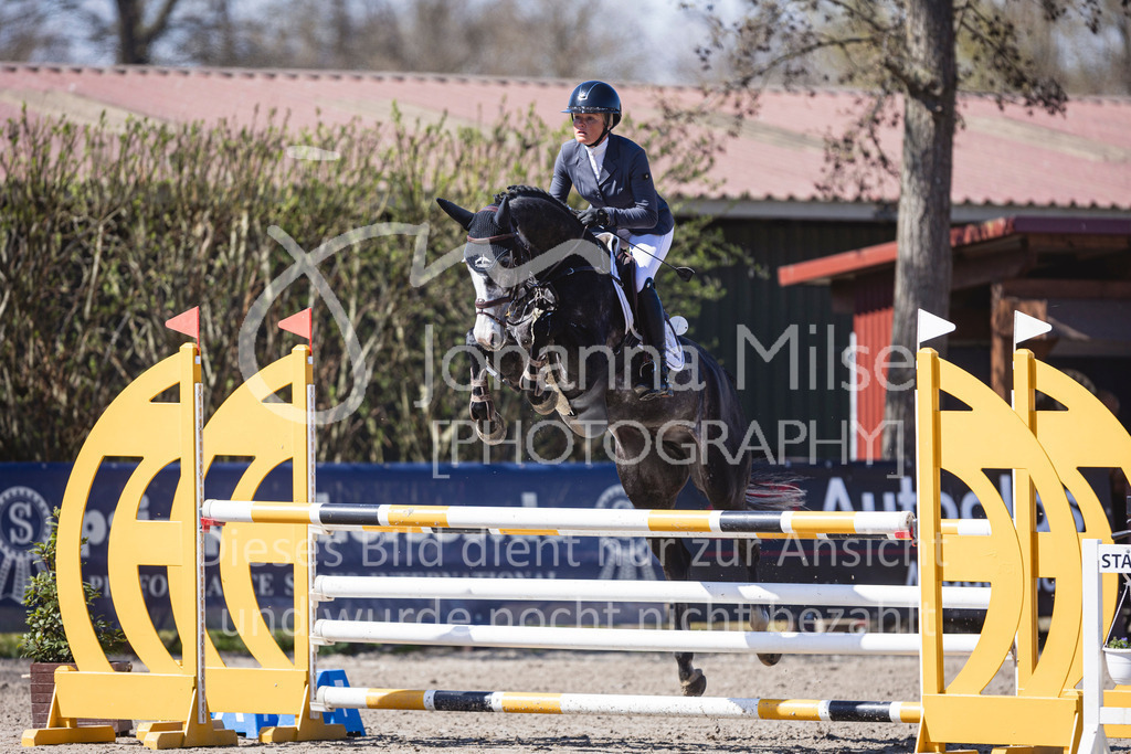250408_Mühlen_SprPf-L-345 | Deine schönsten Turniermomente als professionelle Fotos! Entdecke hochwertige Pferdesport-Fotografie im Online-Shop. Jetzt Fotos finden & bestellen!
