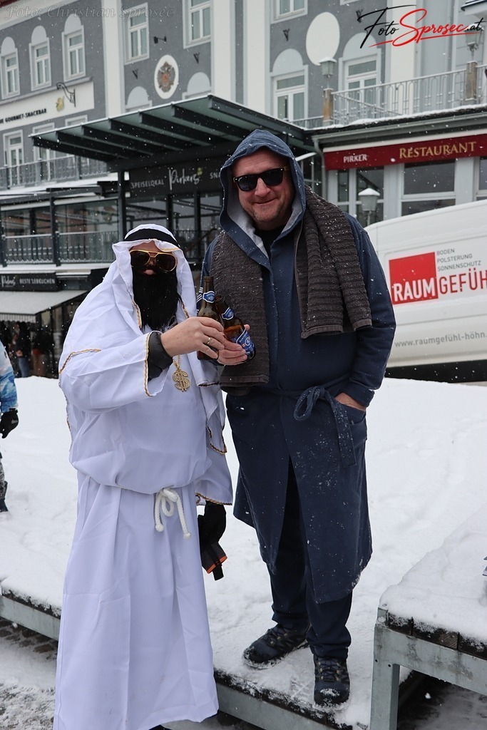 fasching2026-mariazell (79) | Mit meiner Kamera halte ich besondere Augenblicke, faszinierende Landschaften und interessante Details fest. Dabei entstehen ganz unterschiedliche Aufnahmen – von stimmungsvollen Landschaftsfotografien und beeindruckenden Drohnenaufnahmen über Pressefotos - Realisiert mit Pictrs.com