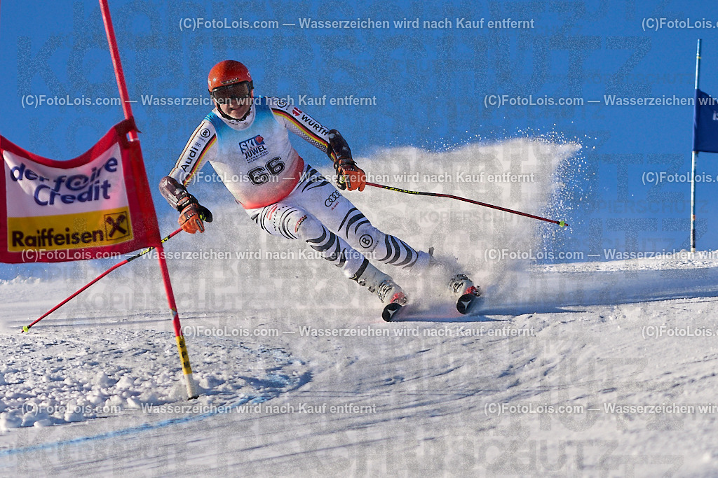 ALP4221_MASTERS-Cup_GS-A Herrn_Leiterholt Holger | (C)FotoLois.com, Alois Spandl. FIS Masters-Cup Wildschönau, Giant Slalom auf der Piste Schatzberg GS, Siegerehrung auf dem Dorfplatz Niederau, Sa 13. Januar 2024.