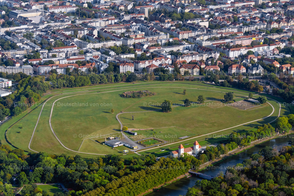 4040391 | LEIPZIG 15.09.2020 Rennstrecke der Rennbahn - Trabrennbahn " Rennbahn Scheibenholz " im Ortsteil Südvorstadt in Leipzig im Bundesland Sachsen, Deutschland. Weiterführende Informationen bei: Scheibenholz GmbH&amp; Co. KG. // Racetrack racecourse - trotting " Rennbahn Scheibenholz " in the district Suedvorstadt in Leipzig in the state Saxony, Germany. Further information at: Scheibenholz GmbH&amp; Co. KG. Foto: Gerhard Launer