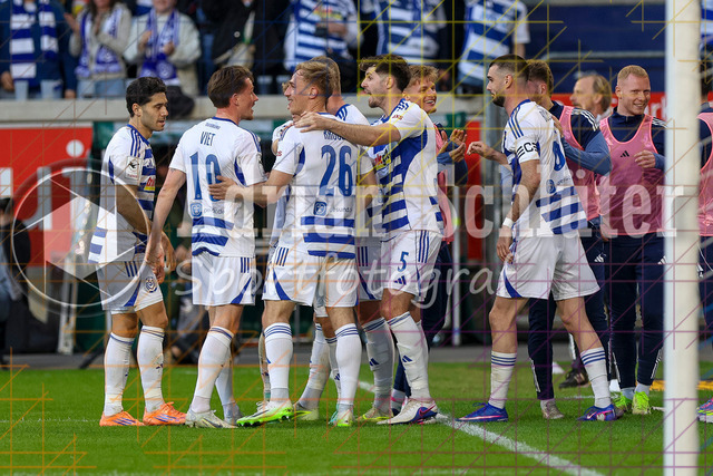 07.04.2026, GER, Fussball, Herren, 3. Liga, Saison 2025/2026, MSV Duisburg - VfL Osnabrück | Joshua Bitter (MSV Duisburg) Torjubel, jubelt mit seiner Mannschaft nach dem Treffer zum 1:0 