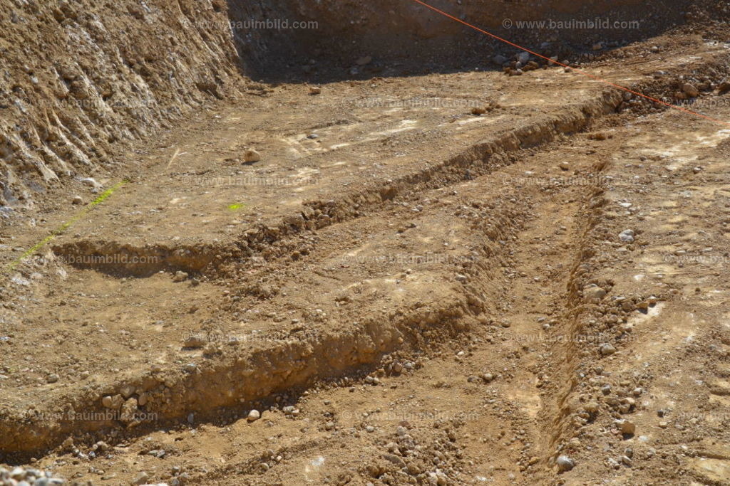 bib-lg02-erdarbeiten-0106 | Nach LV-Leistungsgruppen sortierte Detailfotos über den Bau eines Hauses. Alle Hausbau-Bilder direkt vom Urheber und Autor der Website Haus-Selber-Bauen.com