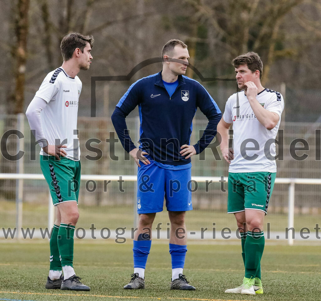 2024-02-17_073_FC_Schwaig_gegen_SV_Kranzberg | Marzling, Deutschland, 17.02.2024:
Fußball, Landesliga Südost 2023 / 2024, Testspiel, FC Schwaig gegen SV Kranzberg, Endergebnis: 4:1

Mario Simak (FC Schwaig, #5), Dennis Hammerl (SV Kranzberg, #2), Benjamin Held (FC Schwaig, #17)

Foto: Christian Riedel / fotografie-riedel.net