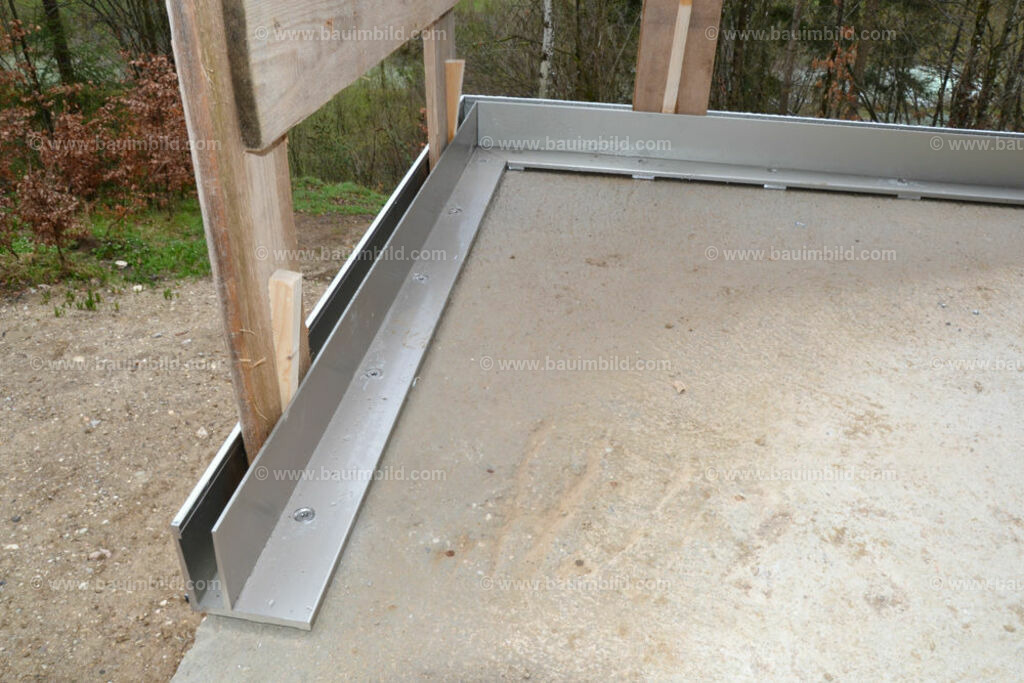 bib-lg24-metallbau-0020 | Nach LV-Leistungsgruppen sortierte Detailfotos über den Bau eines Hauses. Alle Hausbau-Bilder direkt vom Urheber und Autor der Website Haus-Selber-Bauen.com