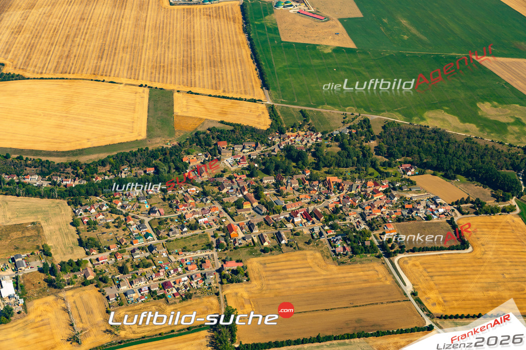 Die Luftaufnahme Schönes Bild von Weißenschirmbach - Querfurt wurde 2022 vom Flugzeug aus (keine Drohne) erstellt. Hohe Auflösung -für große Poster und Wandbilder geeignet - Garantiert!