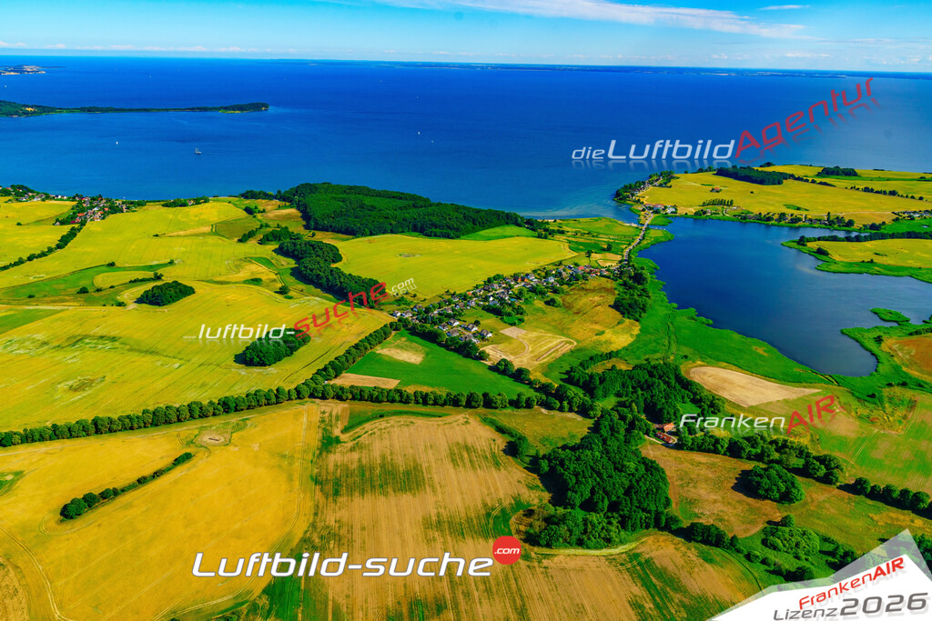 Die Luftbildaufnahme Wreechen - Ostsee wurde 2018 mittels Flugzeug (keine Drohne) erstellt. Perfekte Schärfe und Druck- Auflösung- Garantiert!