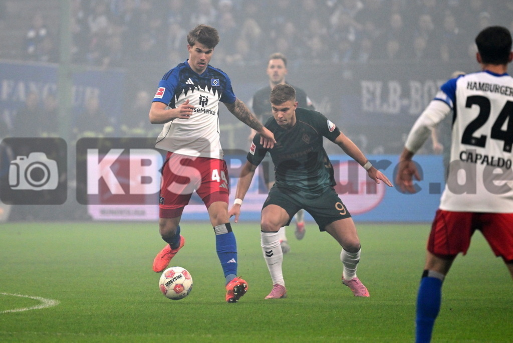 KBS Picture_HSV-WerderBremen_035 | v.l. Vuskovic Luka (HSV) , Topp Keke (Werder Bremen) ,Sportplatz :  Volksparkstadion, - Realisiert mit Pictrs.com