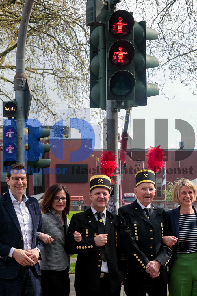 Bergmann-Ampel vor dem Deutschen Bergbaumuseum {date} -  | {headline}



(Foto: Sebastian Sendlak / BOND)

 - Realisiert mit Pictrs.com