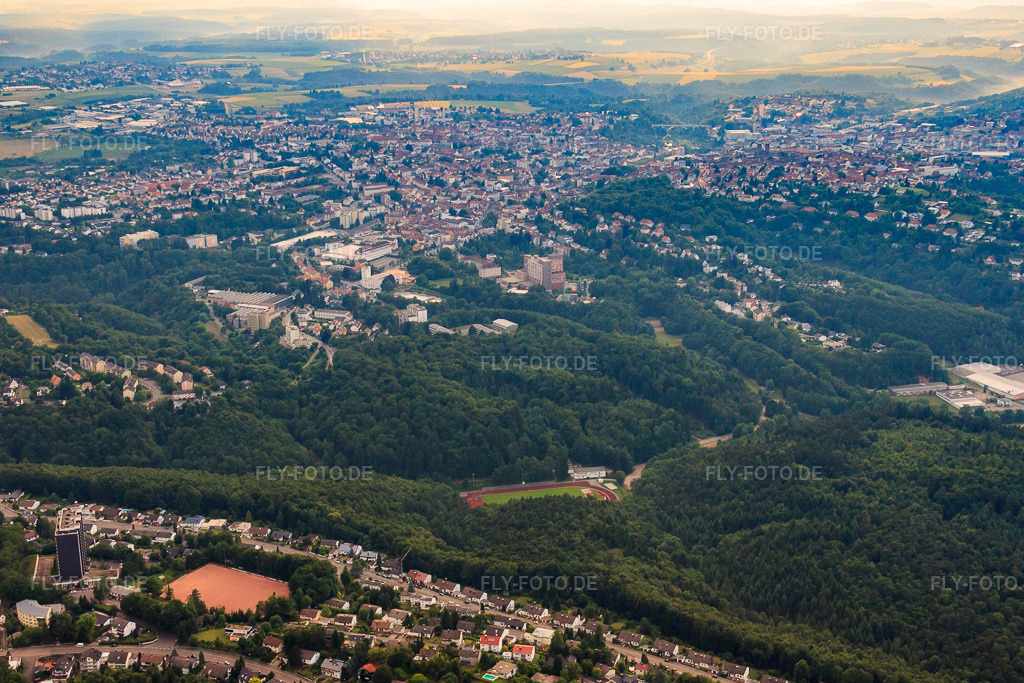 Luftbild: Stadtansicht aus Osten in Pirmasens im Bundesland Rheinland-Pfalz in Deutschland. Foto: IMG_29333.jpg vom 25.06.2010 durch Werner Riehm/FLY-FOTO.de