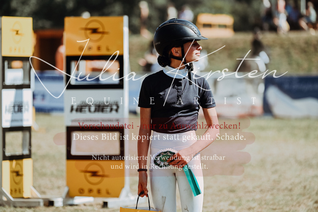 DSC_0134 | Pferde- und Turnierfotografie in Westsachsen. Pferdeportraits, Auftragszeichnungen und intuitive Kunst.