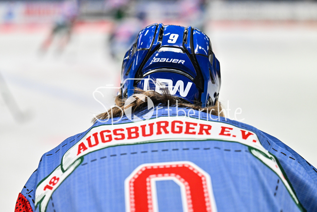 Augsburger Panther - Eisbären Berlin | AUGSBURG, GERMANY - 27. JANUARY: im Bild Moritz WIRTH (Augsburger Panther 9) vor dem Match zwischen den Augsburger Panthern und den Fischtown Pinguins am 43. Spieltag der Penny DEL im Curt Frenzel Stadion