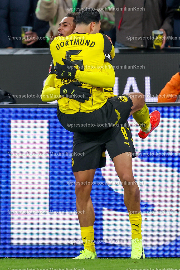 BVB23112401035 | 23.11.2024, Borussia Dortmund - SC Freiburg, 1. Fußball Bundesliga, 11. Spieltag, Signal Iduna Park, Saison 2024 2025: Torjubel nach dem 2:0 durch Felix Nmecha (BVB #8). Zusammen mit Ramy Bensebaini (BVB #5)DFB regulations prohibit any use of photographs as image sequences and or quasi-video.