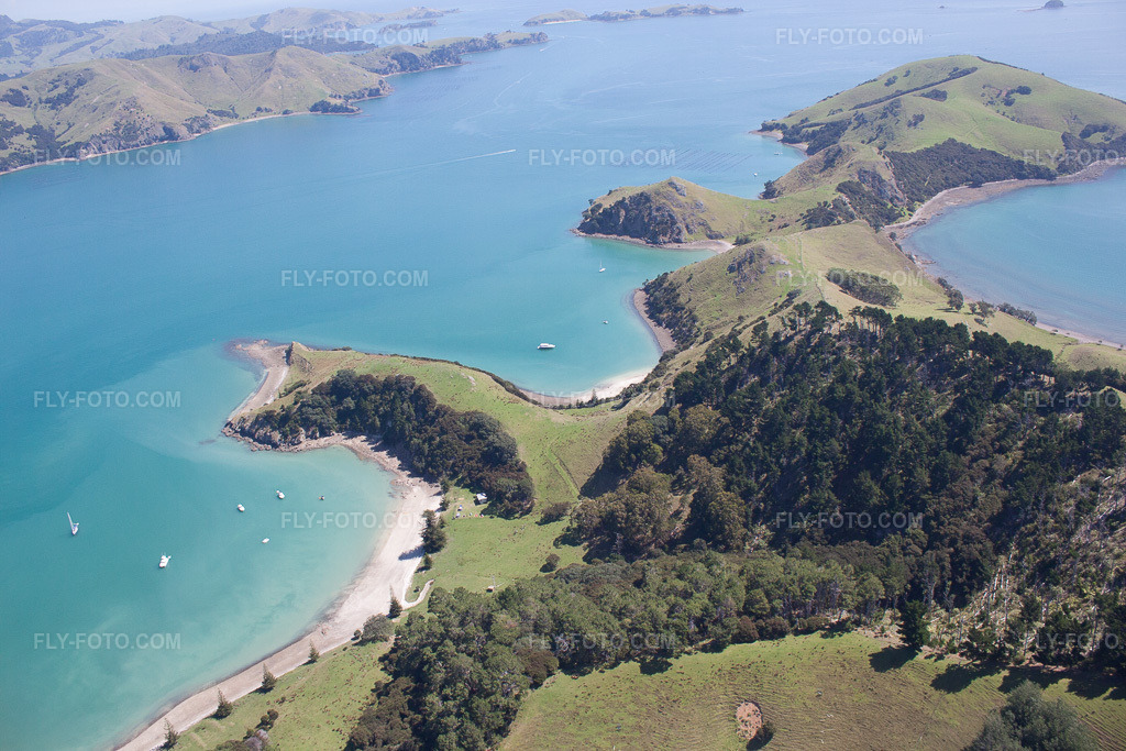 Aerial view: View of the town in Whanganui Island in the state Waikato, New Zealand. – Photo: IMG_55708.jpg taken on 01/12/2013 by Werner Riehm/FLY-FOTO.com – Resolution of the original: 4752 x 3168 px