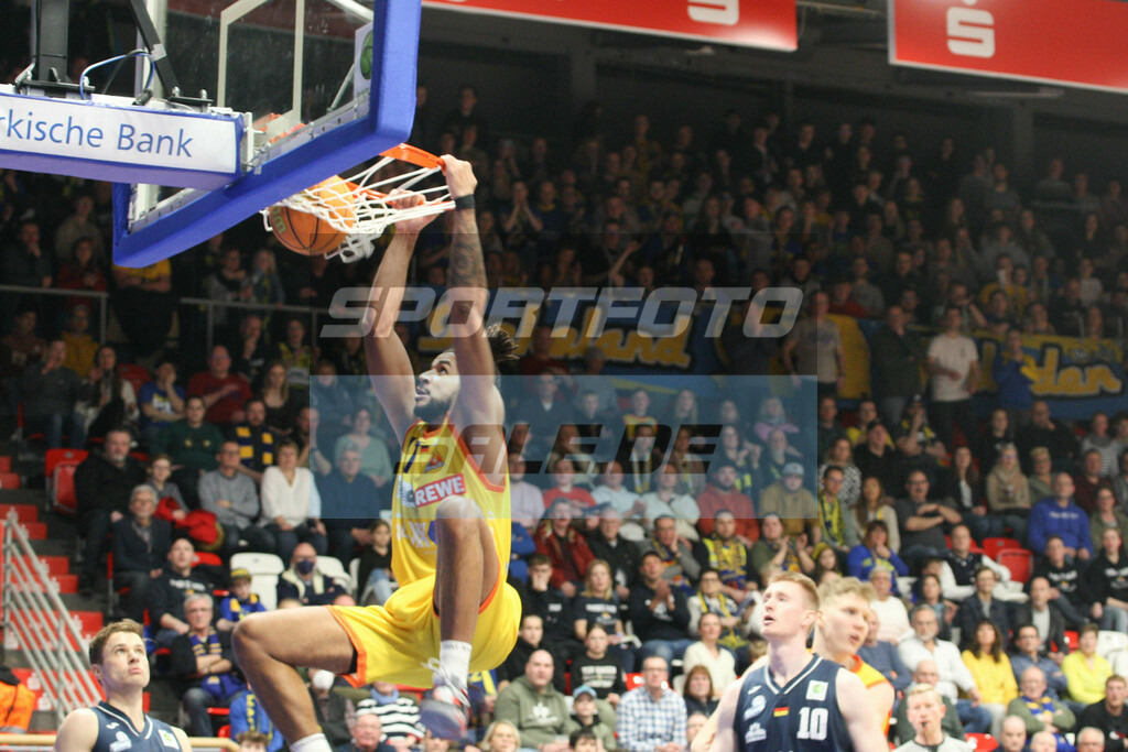 Phoenix Hagen - Dresden Titans | Marvin Omuvwie - © Sportfoto-Sale (MK) - Realisiert mit Pictrs.com