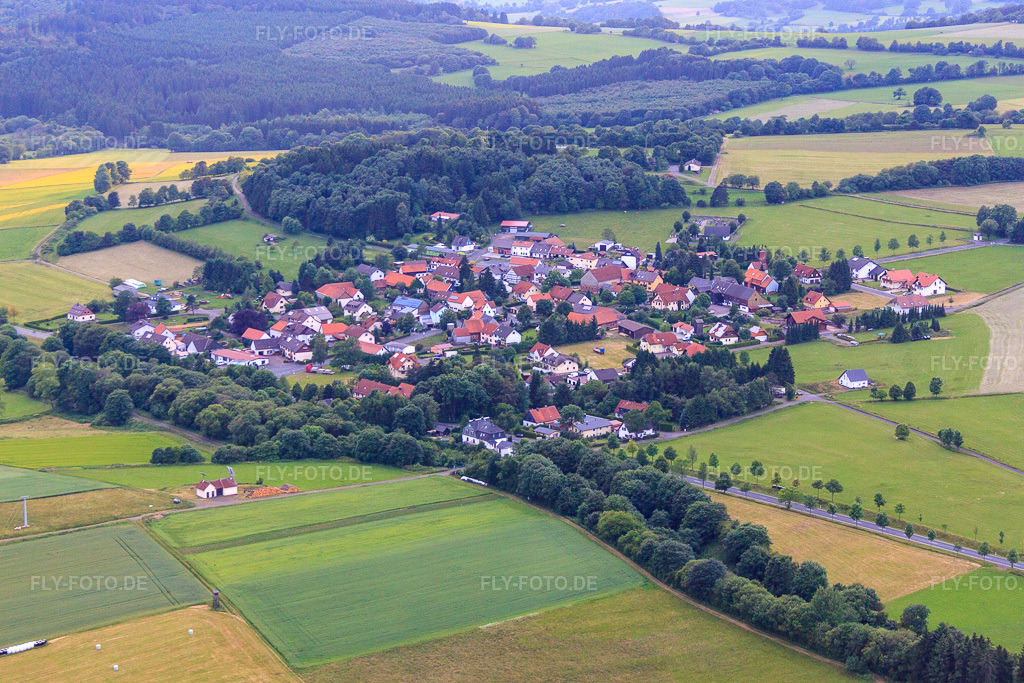 Luftbild: Dorfansicht aus Osten im Ortsteil Hartmannshain in Grebenhain im Bundesland Hessen in Deutschland. Foto: IMG_68309.jpg vom 20.06.2014 durch Werner Riehm/FLY-FOTO.de