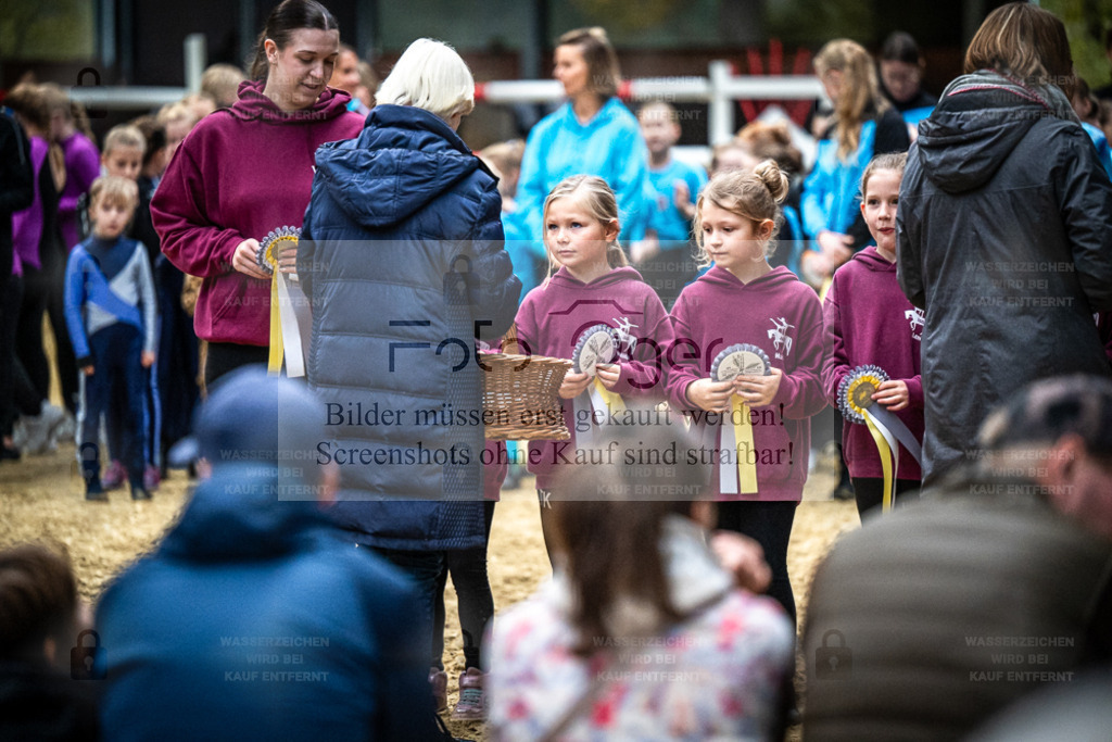 DOS_0215 | Entdecke hochwertige Reitturnierfotos von Foto Oger. Professionell, emotional und authentisch – jetzt Lieblingsmomente im Shop bestellen. - Realisiert mit Pictrs.com