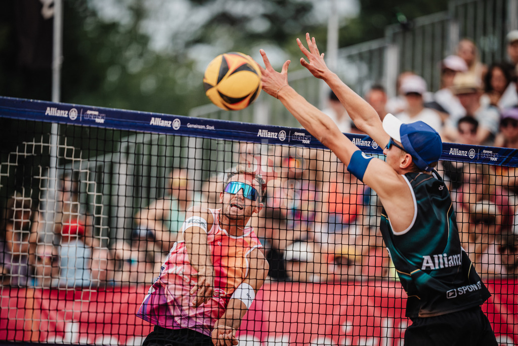 Beachvolleyball | Männer | Allianz German Beach Tour 2025 | Tourstop München | 05.07.2025 | Jonas Sagstetter beim Angriff