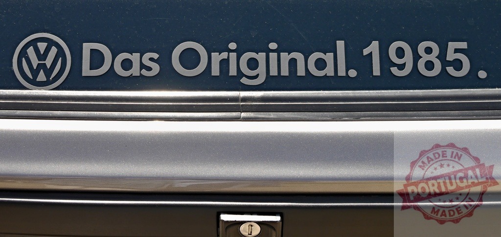 Volkswagen Das Original. 1985. Vintage car detail | Volkswagen logo and Das Original. 1985. Text on a classic car body - Realisiert mit Pictrs.com