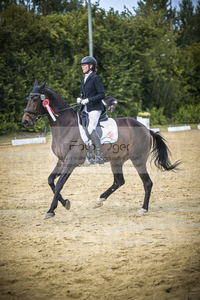 DOS_7664 | Entdecke hochwertige Reitturnierfotos von Foto Oger. Professionell, emotional und authentisch – jetzt Lieblingsmomente im Shop bestellen.Deutschlandweite Turnierfotografie. - Realisiert mit Pictrs.com