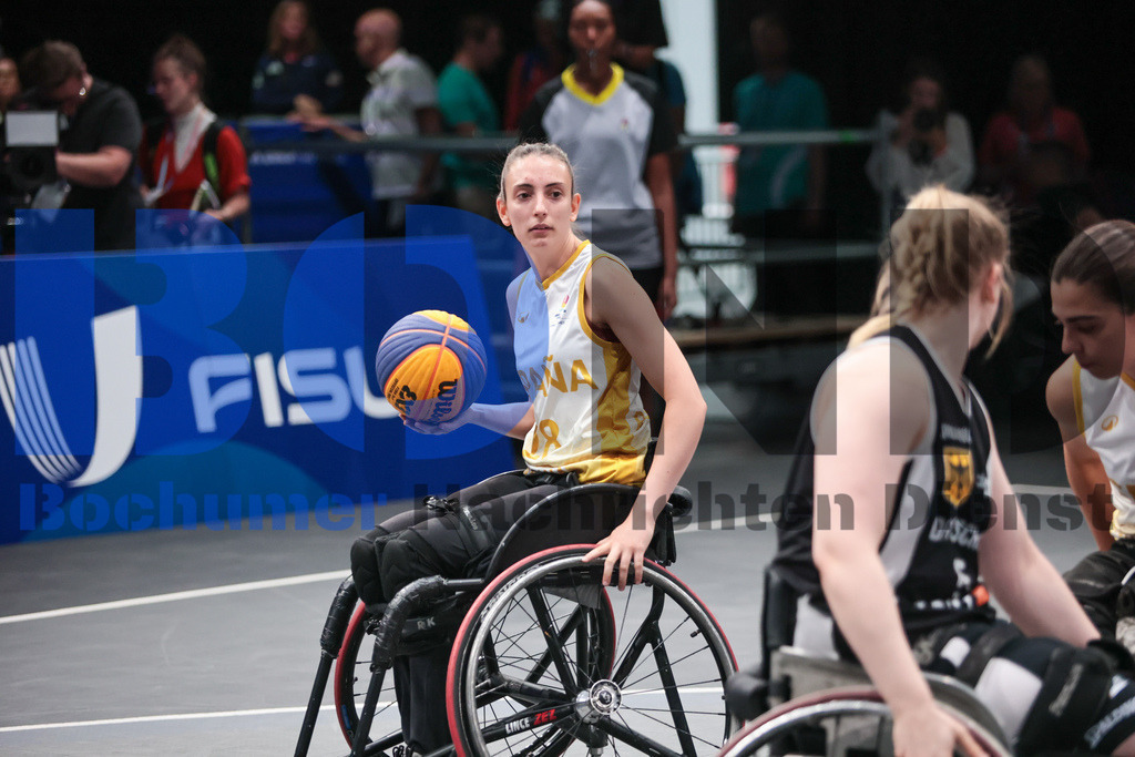 SES_TTG3X320250717-124 | bond - Realisiert mit Pictrs.com