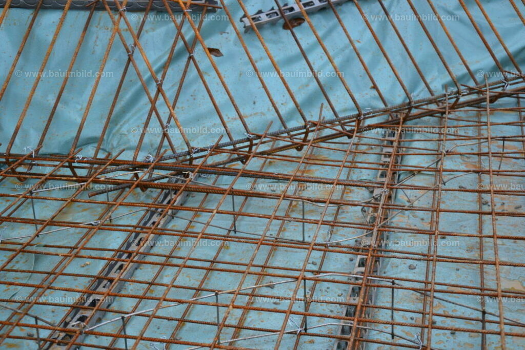 bib-lg04-betonarbeiten-0410 | Nach LV-Leistungsgruppen sortierte Detailfotos über den Bau eines Hauses. Alle Hausbau-Bilder direkt vom Urheber und Autor der Website Haus-Selber-Bauen.com