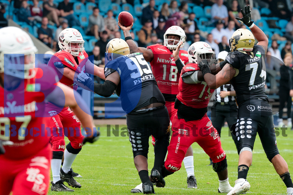 GFL: Paderborn Dolphins vs. New Yorker Lions{date} -  | {headline}(Foto: Sebastian Sendlak / BOND) - Realisiert mit Pictrs.com