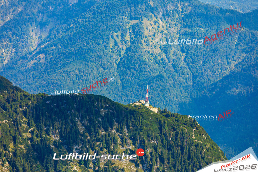 Luftaufnahme der Stadt Bad Goisern am Hallstättersee - Die Luftaufnahme wurde 2025 vom UL-Flugzeug heraus erstellt ( keine Drohne ) - Hochauflösende Luftaufnahme - für professionelle Ausdrucke geeignet. Die Geschenkidee !Mit Lizenz und Bildrechte bestellbar