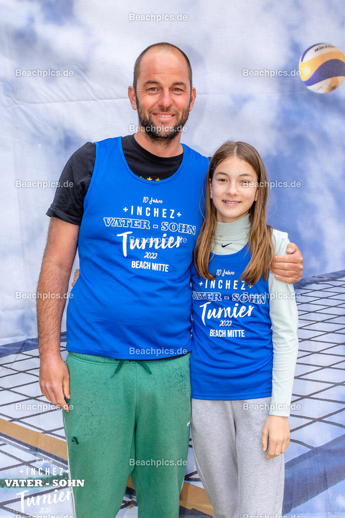 2022-00063151-Vater-Sohn-Turnier-Teamfotos-2 | 26.05.2022; Berlin Foto: Gerold Rebsch - www.beachpics.de