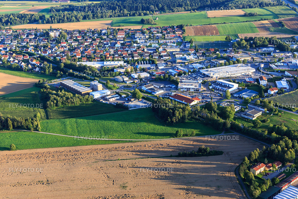Gewerbegebiet Stettener Straße mit Kaufland, Lidl und Wild Bedachungen http://www.wild-bedachungen.de/ | Luftbild: Gewerbegebiet Stettener Straße mit Kaufland, Lidl und Wild Bedachungen http://www.wild-bedachungen.de/ in Zimmern ob Rottweil im Bundesland Baden-Württemberg in Deutschland. Foto: IMG_128697.jpg vom 27.08.2021 durch Werner Riehm/FLY-FOTO.de - Realisiert mit Pictrs.com