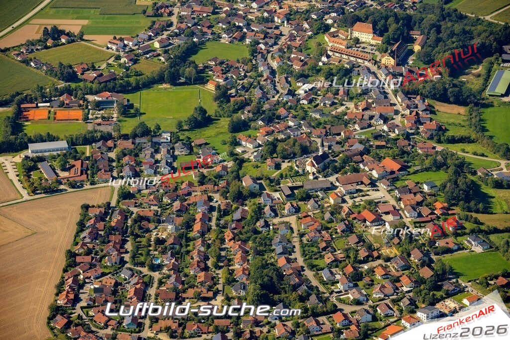 Das Luftbild zeigt : Ludwig-Lehner-Straße Steinach - Die Luftaufnahme wurde 2023 vom UL-Flugzeug aus erstellt ( keine Drohne ) - Hochauflösende Luftaufnahme - Für grossformatige Ausdrucke geeignet. Die Geschenkidee !Mit Lizenz und Bildrechte bestellbar