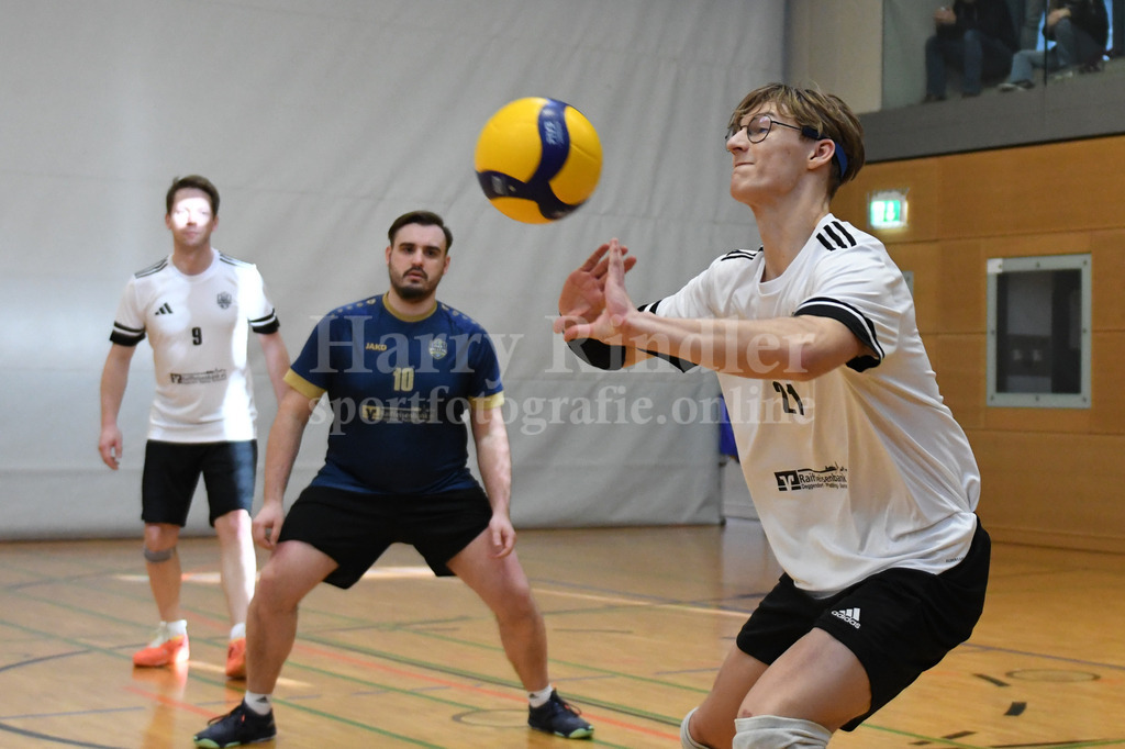 TSV Plattling Volleyball : TSV 1861 Deggendorf II | Ergebnis: 3:2 (21:25,25:22,25:14,24:26,15:7)  - Realisiert mit Pictrs.com