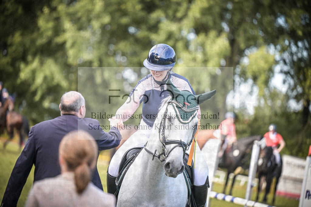 DOS_0022 | Entdecke hochwertige Reitturnierfotos von Foto Oger. Professionell, emotional und authentisch – jetzt Lieblingsmomente im Shop bestellen.Deutschlandweite Turnierfotografie. - Realisiert mit Pictrs.com