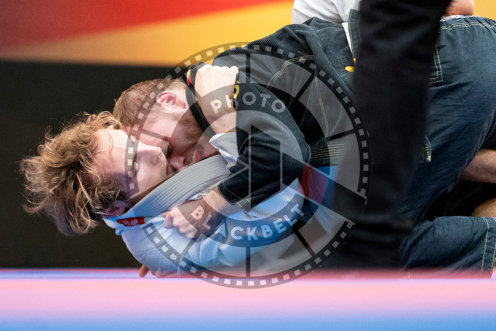 20231118PBB11364 | Fighters compete during the AJP Tour 600 Frankfurt Championship in Frankfurt/Main, Germany, on November 18, 2023.