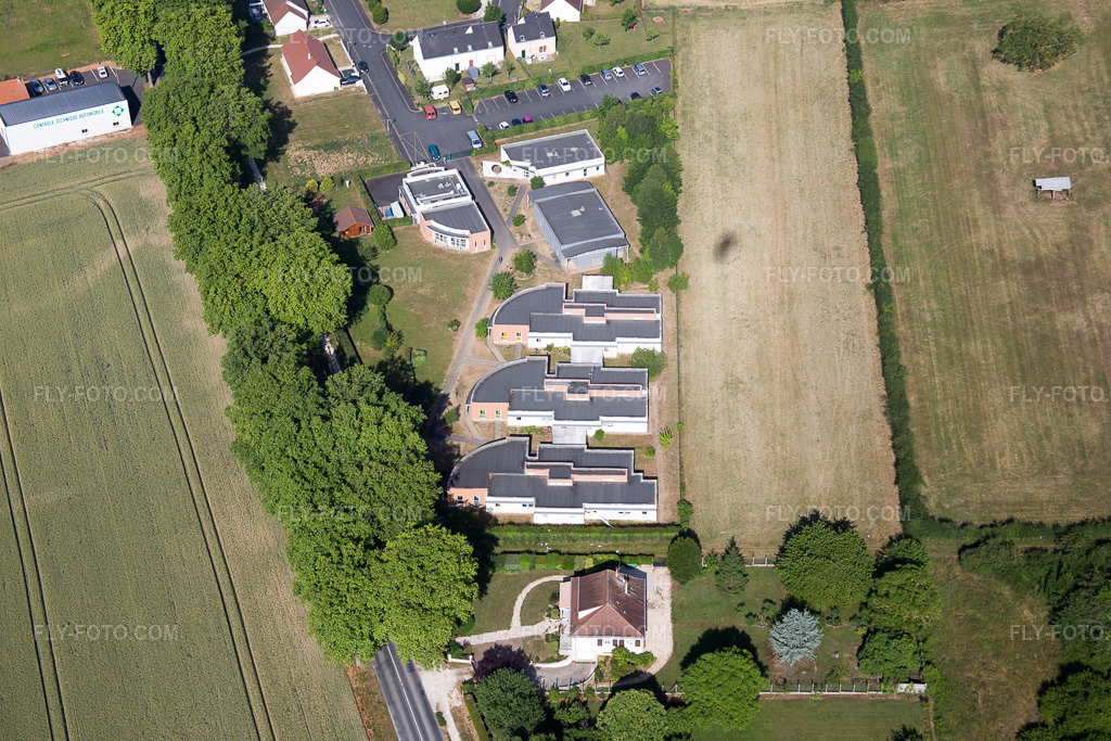 Aerial view: View of the town in Montoire-sur-le-Loir in the state Loir et Cher, France.Photo: IMG_081137.jpg taken on 06/19/2015 by Werner Riehm/FLY-FOTO.comResolution of the original: 5472 x 3648 px
