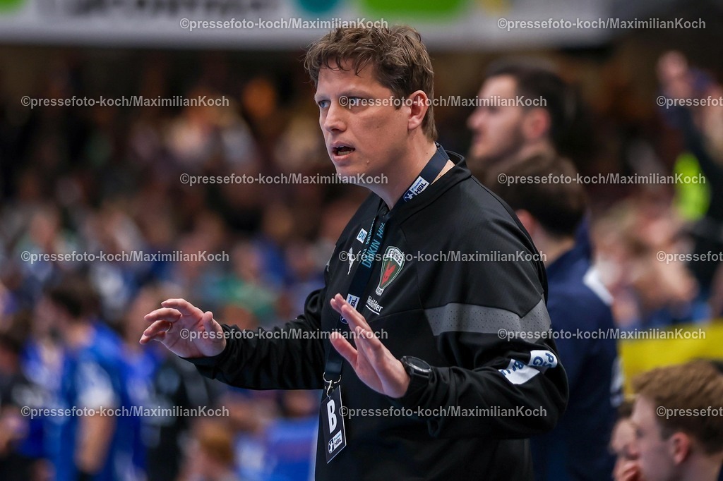 xkwix12042602019 | 2026.04.12, xkwix, Handball, HBL, TBV Lemgo Lippe -  Füchse Berlin, PHOENIX CONTACT arena, 28.Spieltag, Saison 2025 / 2026: Nicolej Krickau (Füchse Berlin Cheftrainer) gestikuliert am Spielfeldrand DFB regulations prohibit any use of photographs as image sequences and or quasi-video. Photo: xKamilxWilkowskixPressefotoKochx