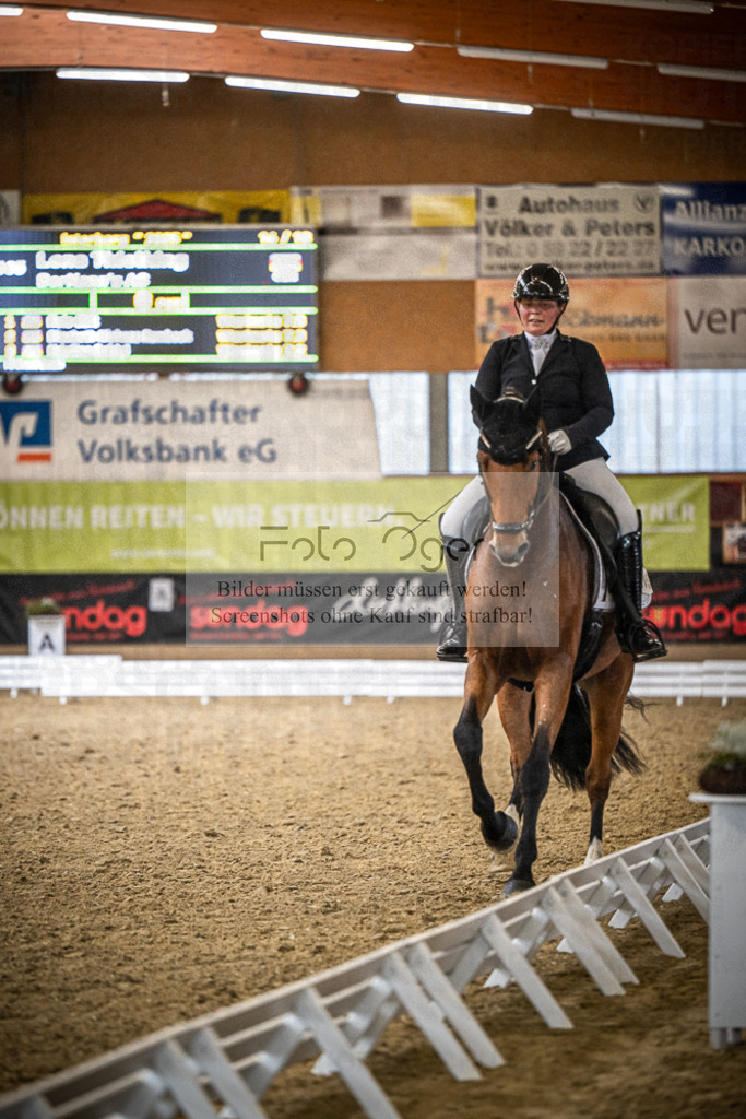 DOS_3059 | Entdecke hochwertige Reitturnierfotos von Foto Oger. Professionell, emotional und authentisch – jetzt Lieblingsmomente im Shop bestellen.Deutschlandweite Turnierfotografie. - Realisiert mit Pictrs.com