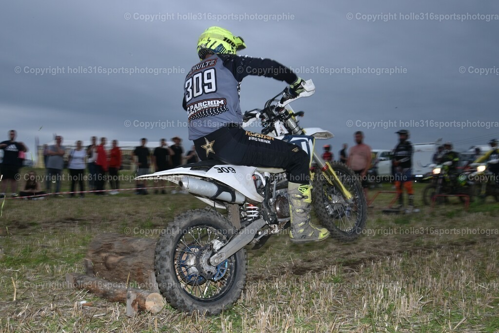 DSC_0245_01 (2) | Sportfotografie , Motorsport, Motoross, Reitsport, Mointainbike, Enduro,
Landschaft , Outdoor, Eventfotografie, Landschaft, Bilder online bestellen - Realisiert mit Pictrs.com