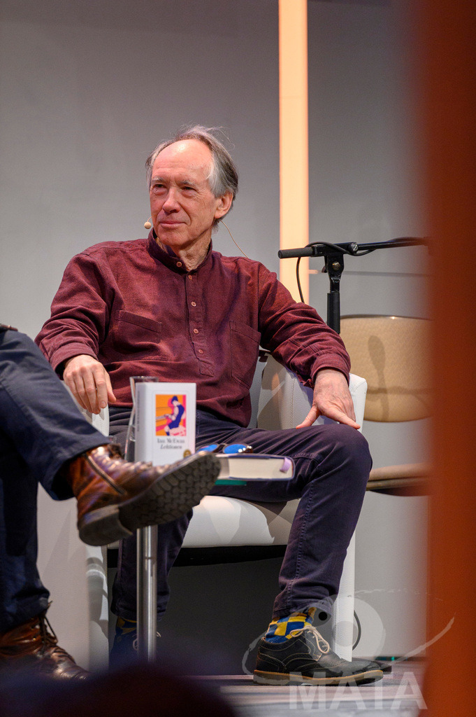 _DWA4922 | Ian McEwan bei der lit.Cologne 2023 Veranstaltung 'Ian McEwan. Ein Jahrhundertschriftsteller gibt Auskunft' in der Flora Köln.. Köln, 07.03.2023 - Realisiert mit Pictrs.com