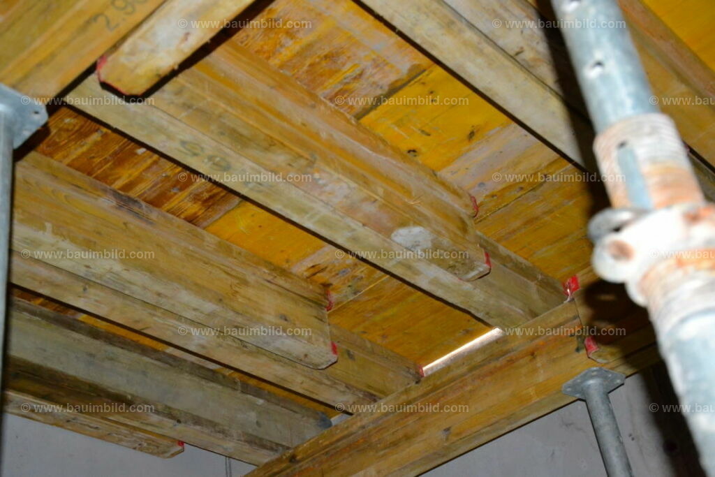 bib-lg04-betonarbeiten-0266 | Nach LV-Leistungsgruppen sortierte Detailfotos über den Bau eines Hauses. Alle Hausbau-Bilder direkt vom Urheber und Autor der Website Haus-Selber-Bauen.com