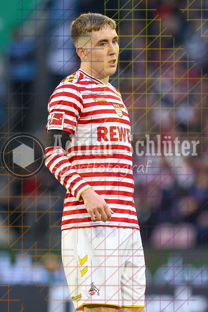 1. FC Köln vs Hamburger SV - 1. Bundesliga  | Köln, Deutschland, 02.11.25:   Isak Johannesson (1. FC Köln) schaut waehrend des Spiels der Bundesliga zwischen  1. FC Köln vs Hamburger SV in der RheinEnergieStadion(Foto von Brauer-Fotoagentur / Adrian Schlueter)