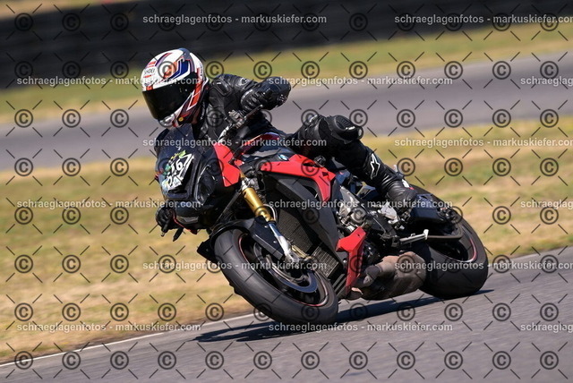 26bt04-2131 | markuskiefer.com - Realisiert mit Pictrs.com