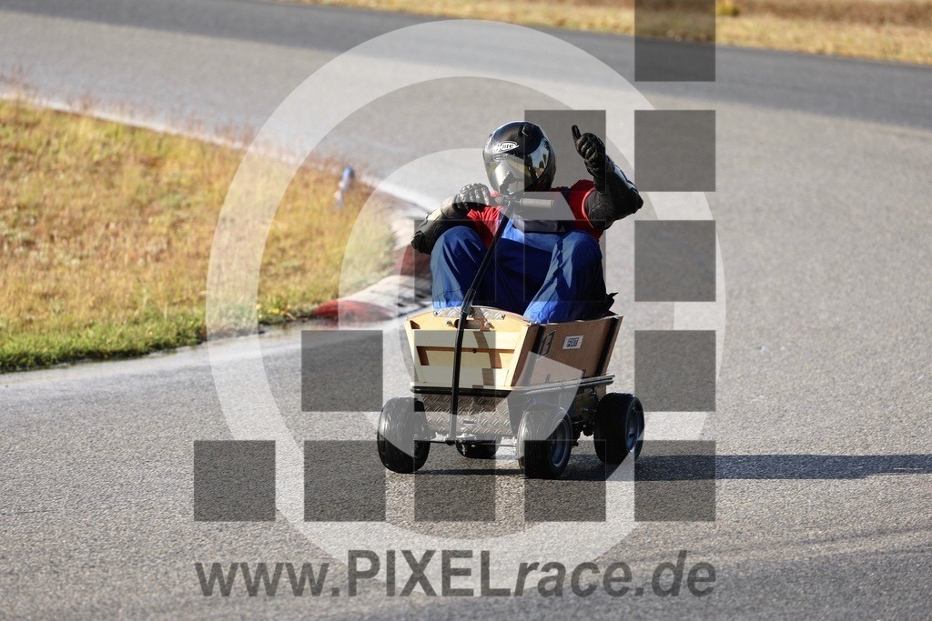mopedrennen-20260514_12017 | Schöne Erinnerungen an spannende Momente - das festzuhalten ist unser Job. PIXELrace.de ist seit 2003 auf den Rennstrecken Europas unterwegs um die Action draußen beim Fahren und die wunderbare Stimmung imm Fahrerlager für euch einzufangen.
