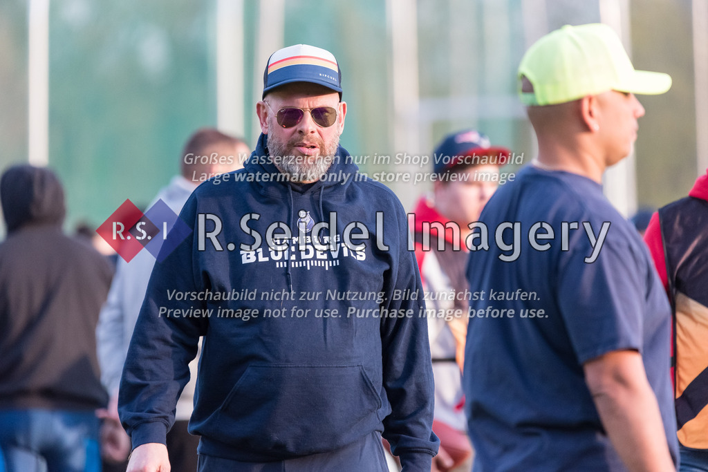 American Football, Pre-Season 2023, Testspiel, Lübeck Cougars - Hamburg Blue Devils, Buniamshof (Lübeck), 22.04.2023 | Götz von Glasenapp (LB-Coach, HBD)