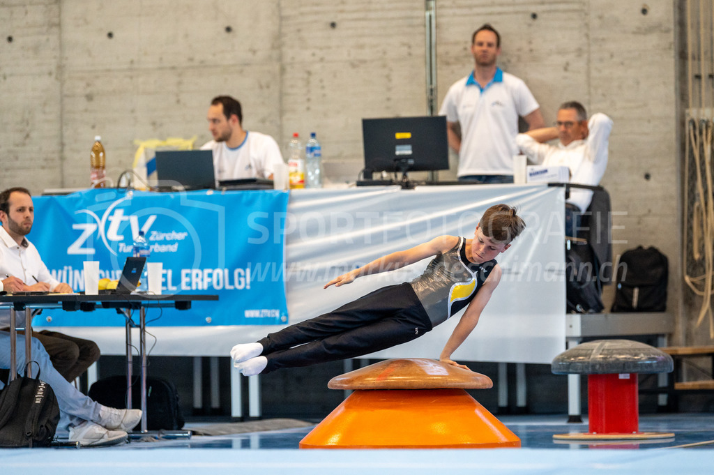 104. Zürcher Kunstturnertage Neftenbach - 15. May 2022 | 104. Zürcher Kunstturnertage Neftenbach
Turnhalle Ebni, Neftenbach
Programm 1 (P1)
Bild: Sportfotografie Markus Aeschimann | www.markus-aeschimann.ch - Realisiert mit Pictrs.com