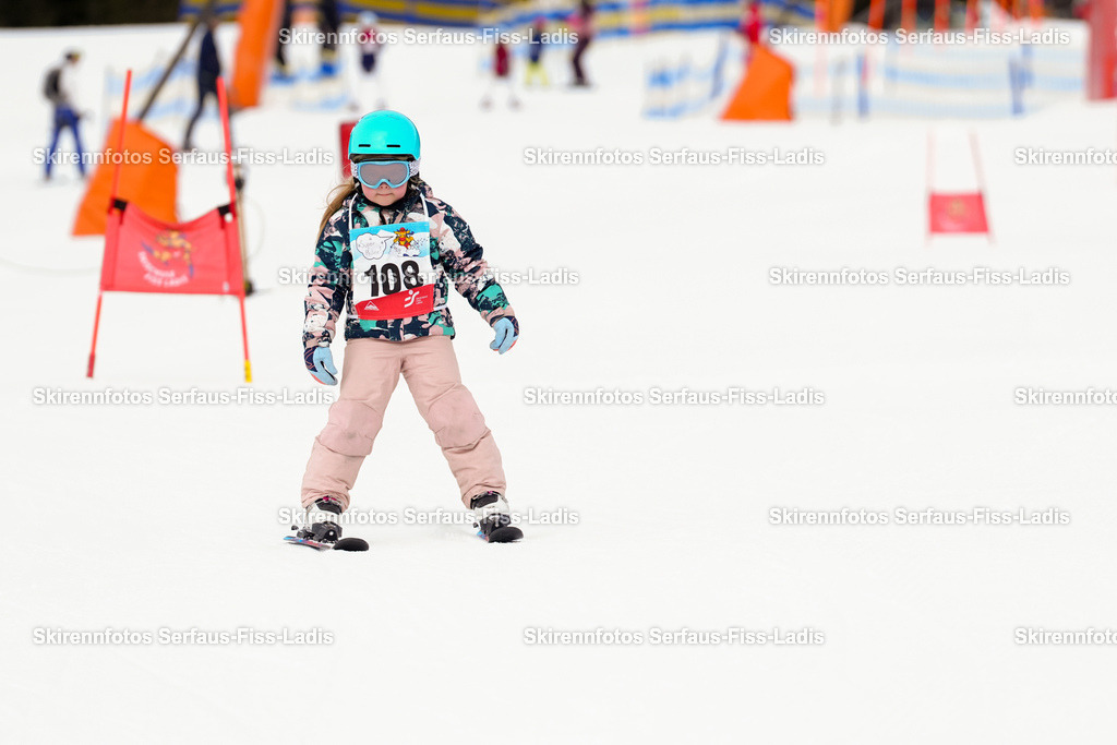 SRF_02.01.2026_0078 | Skirennfotos,Serfaus,Fiss,Ladis,Kinderskirennen,Winter,Tirol,Oberland,skirace,SFL,feelfree,weil wir's genießen,ski,Ski,skifahren,Sonnenplateau, - Realisiert mit Pictrs.com