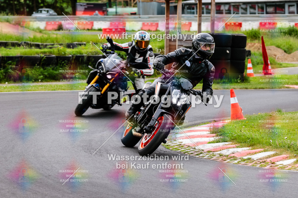 MotoTeamVBK-20059 | Hier findet Ihr Bilder von Touristenfahrten auf der Nürburgring Nordschleife oder von anderen Veranstaltungen die ich besucht habe. Viel Spass beim Durch Schauen 