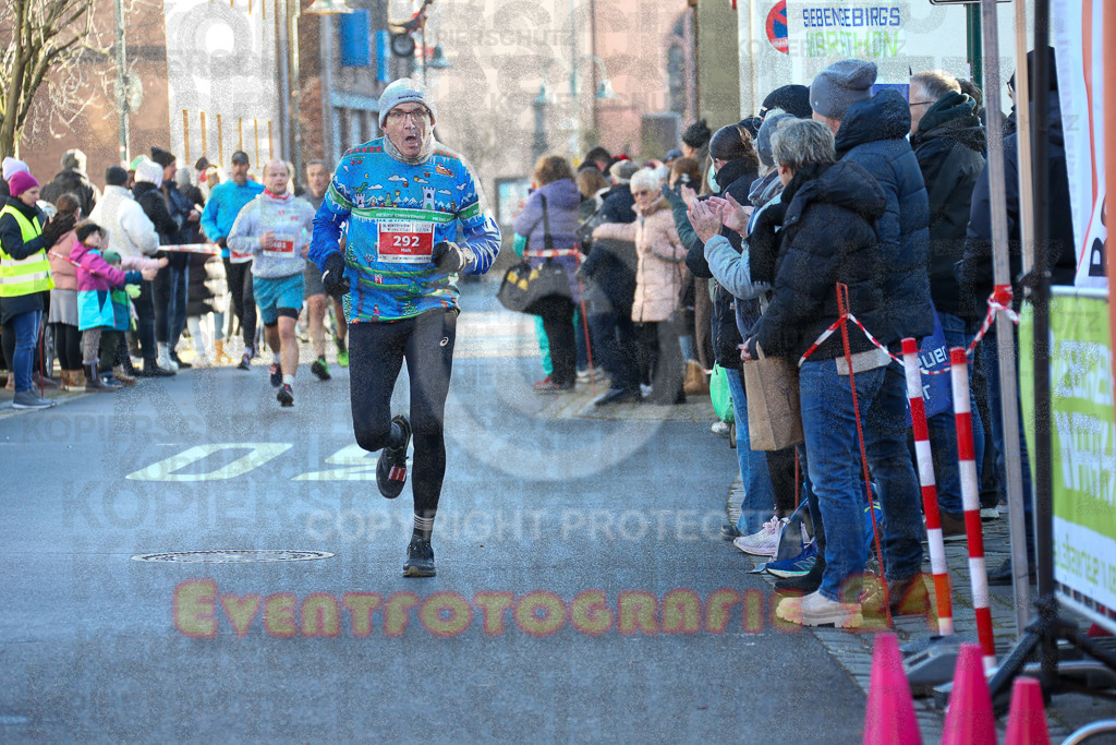 241201_1228_EX1_2280 | Sportfotografie im Rhein-Sieg Kreis, Köln, Bonn, NRW, Rheinland Pfalz, Hessen, etc. Unser Tätigkeitsfeld umfasst den Laufsport vom Volkslauf über den Marathon, Duathlon, Triathon bis zum Ultralauf wie Kölnpfad Ultra oder Schindertrail.