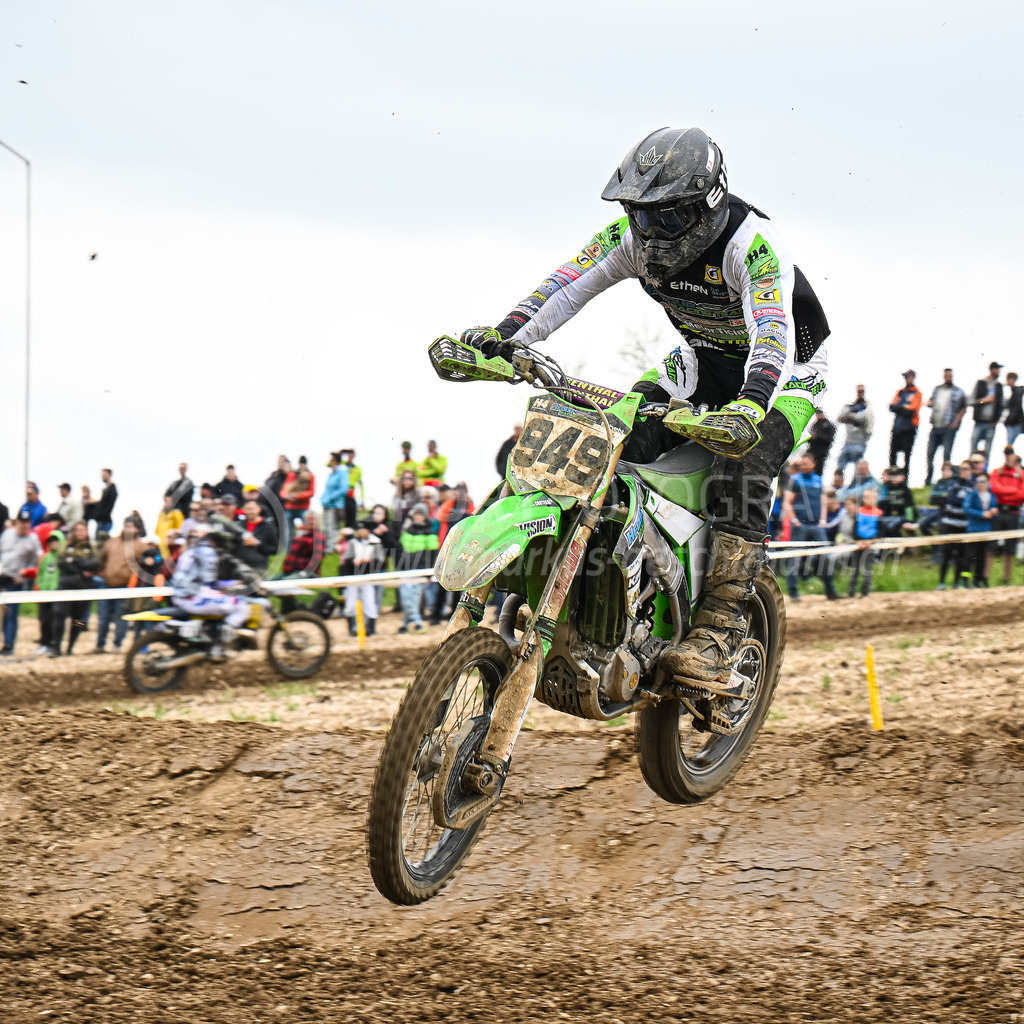 Motocross Schlatt bei Winterthur - 30. April 2023 | #949 Contessi Alessandro aus Taverne (CH) auf Kawasaki in der Kategorie ProRace Serie am Motocross Schlatt bei Winterthur, 30. April 2023. 
Instagram: @mx_schlatt | @mc_wila | @sam_schweiz
Bild: Sportfotografie Markus Aeschimann | www.markus-aeschimann.ch - Realisiert mit Pictrs.com