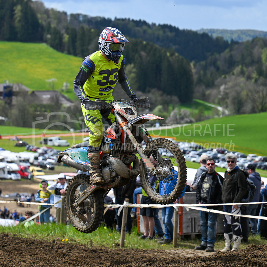 Motocross Schlatt bei Winterthur - 29. April 2023 | #33 Enzler Simon aus Muehlrueti (CH) auf KTM in der Kategorie Hobby Open am Motocross Schlatt bei Winterthur, 29. April 2023.
Instagram: @mx_schlatt | @mc_wila | @sam_schweiz
Bild: Sportfotografie Markus Aeschimann | www.markus-aeschimann.ch - Realisiert mit Pictrs.com